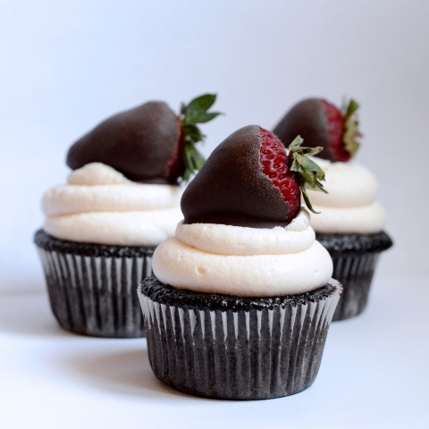 foodiejulie - chocolate strawberry cupcakes